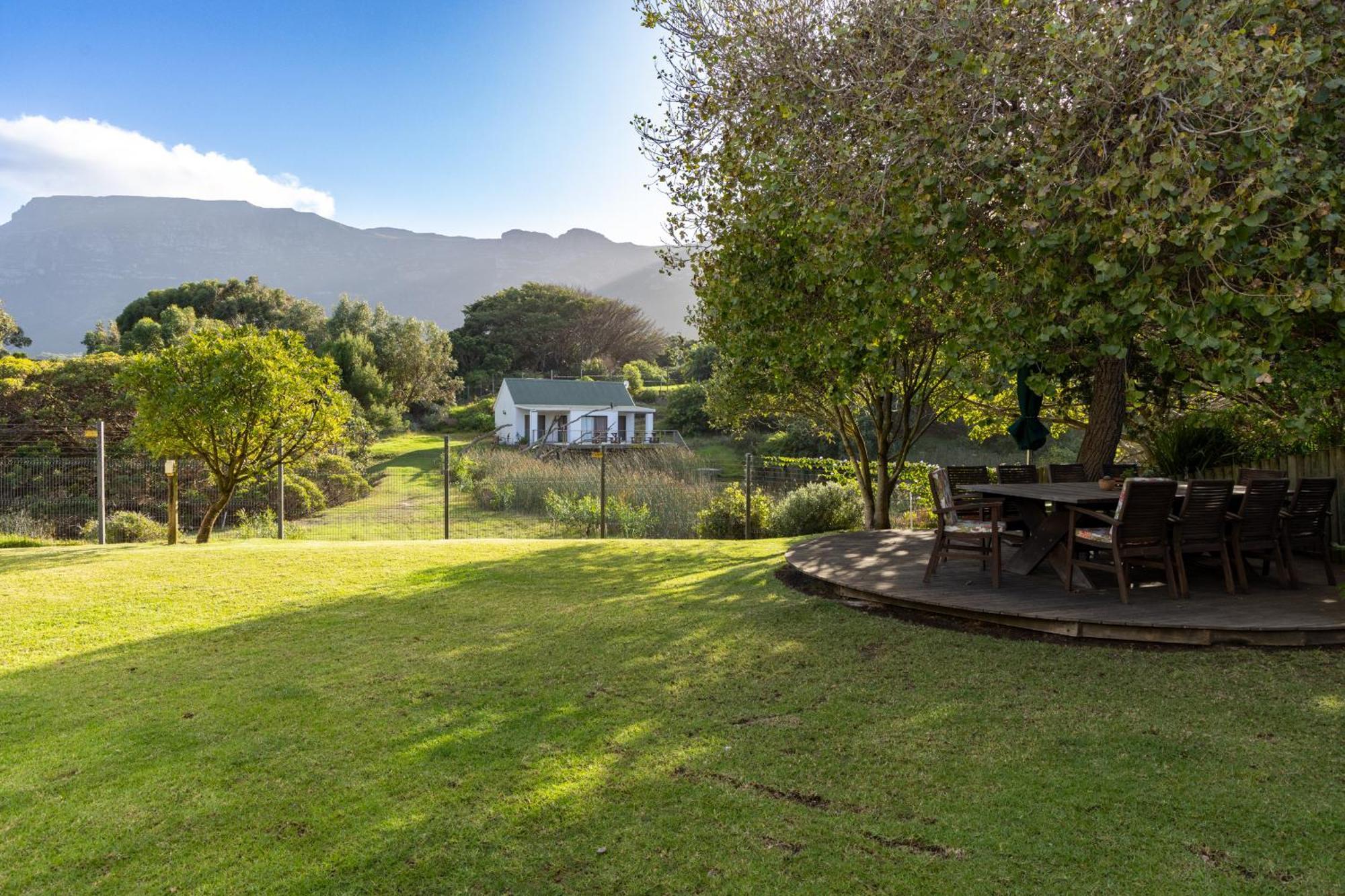 Serene, Thatched Apartment In Noordhoek, Кейптаун Екстериор снимка